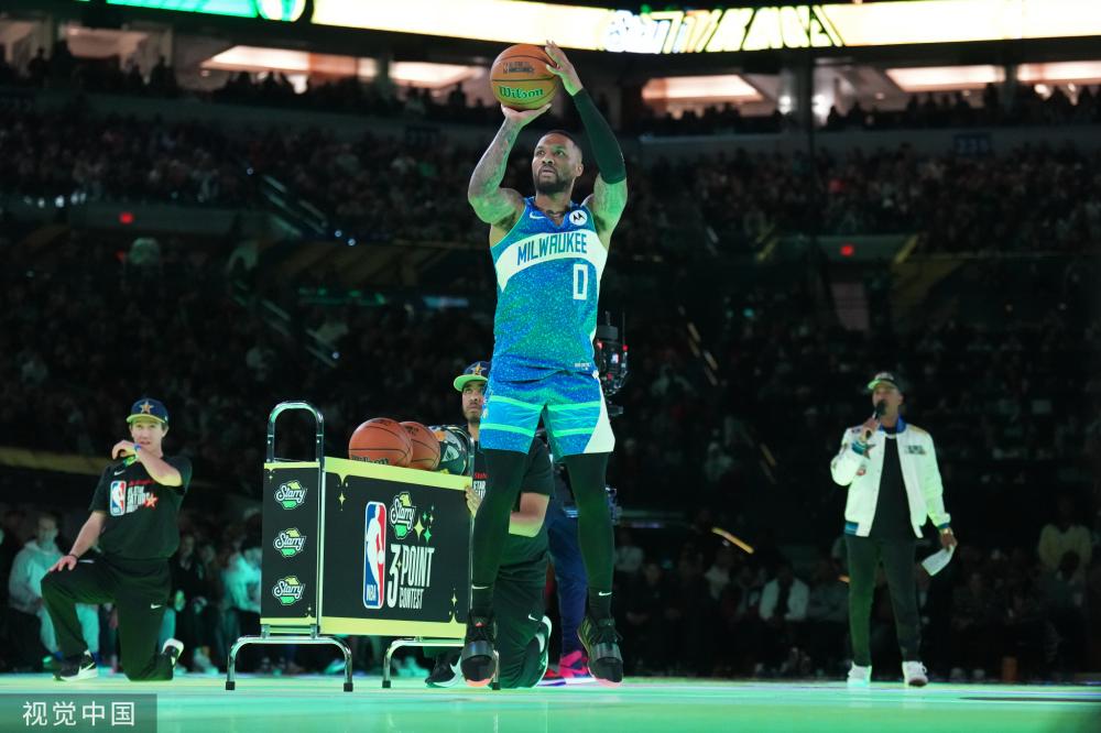 上表现得更 上表现得更