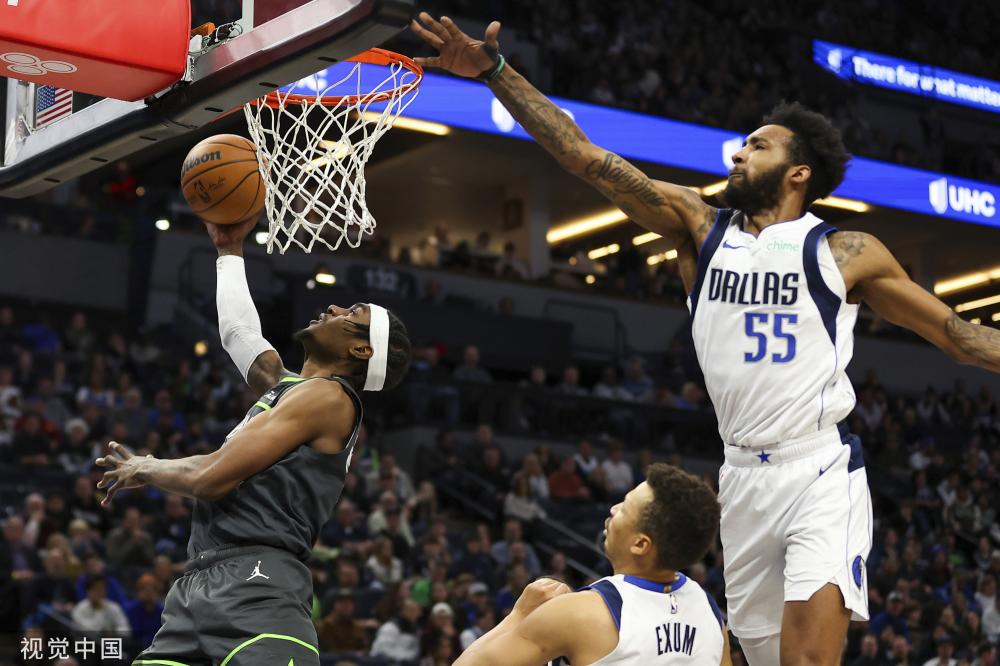 足球比赛中 足球比赛中